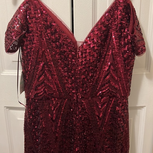 Nightway merlot cold shoulder sequin dress size 8 brand new - Picture 3 of 3